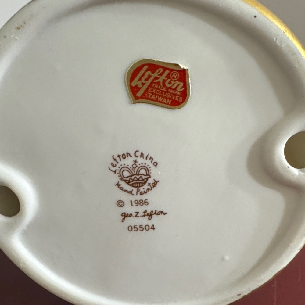 Vntg Lefton 05504 Hand Painted Holly Berry Candle Holder w/ Gold Trim 1986 - Picture 7 of 8